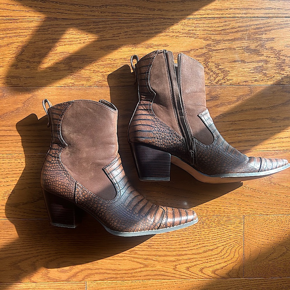 LIKE NEW Coconuts by Matisse western style booties